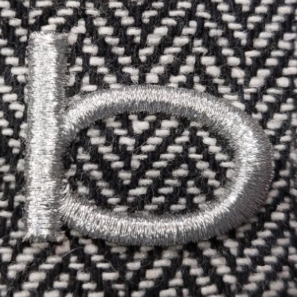 💥CHIC & STYLISH💥 Vintage Tweed Logo Hat with Contrast Leather Bill - Picture 10 of 15